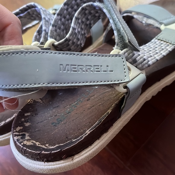 FREE Add On Merrell light grey sport sandals - Picture 5 of 8